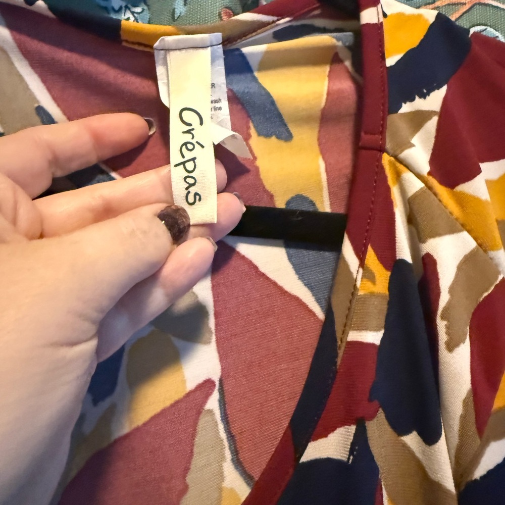 Colorful Abstract Print Top - Picture 4 of 5